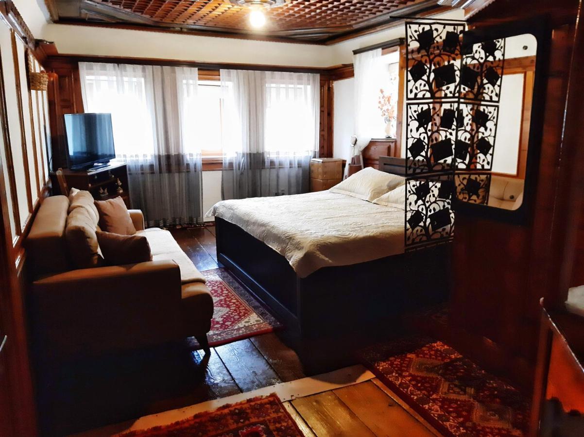 Kulla Dula Guesthouse Gjakova Kültér fotó