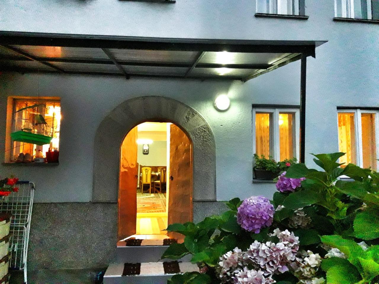 Kulla Dula Guesthouse Gjakova Kültér fotó