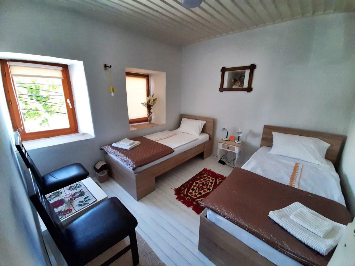 Kulla Dula Guesthouse Gjakova Kültér fotó